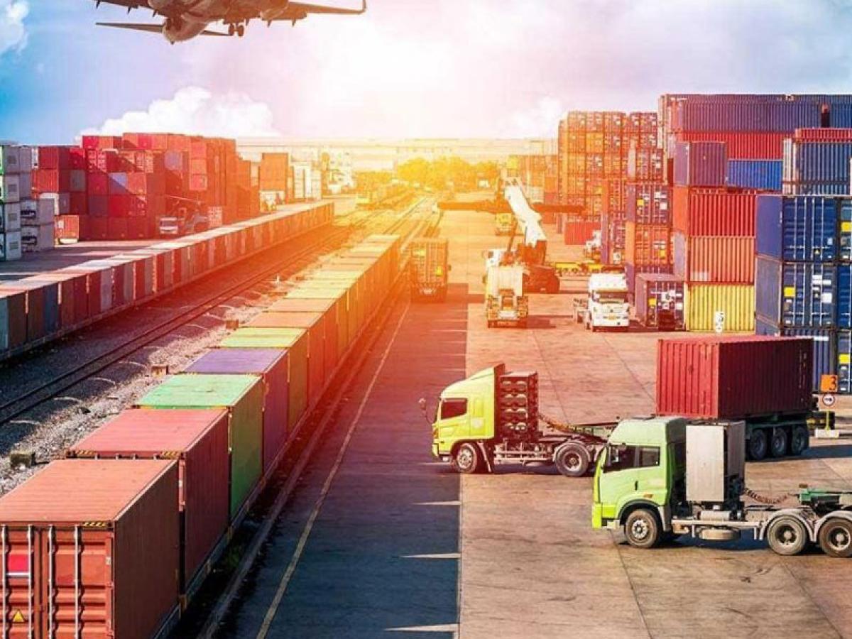 Dịch vụ vận tải là gì? Vai trò của marketing với dịch vụ vận tải? 